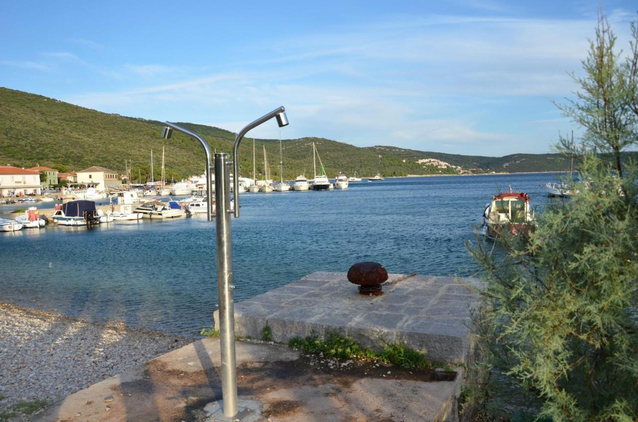 Apartments Martamare Martinšćica エクステリア 写真